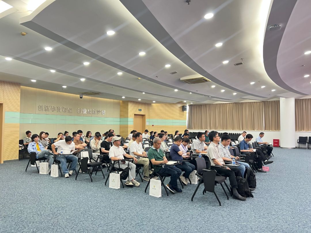 薩震節(jié)能空壓機參加金山區(qū)節(jié)能政策專題培訓(xùn)會