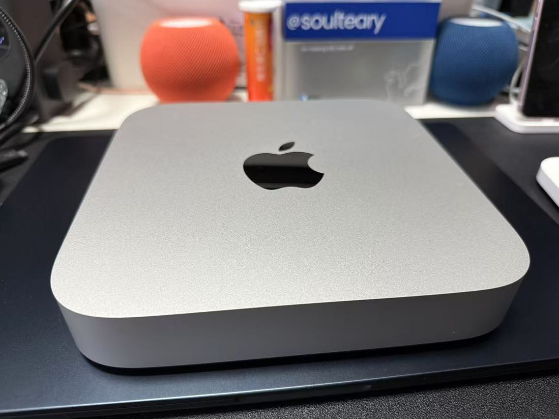 一台崭新的旧 M2 版本的 Mac Mini